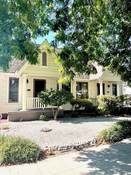 Primary Photo - 410 W Walnut St