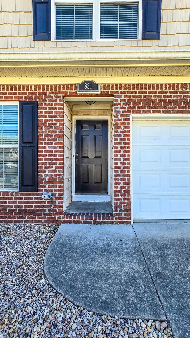 Building Photo - 831 Landing Dr