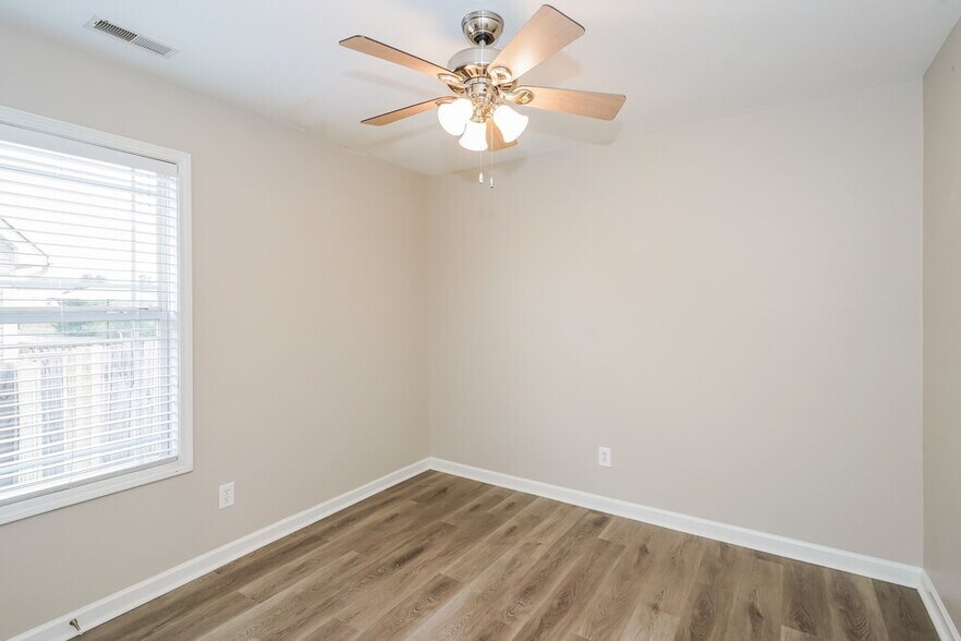 Building Photo - 723 Wildwood Dr