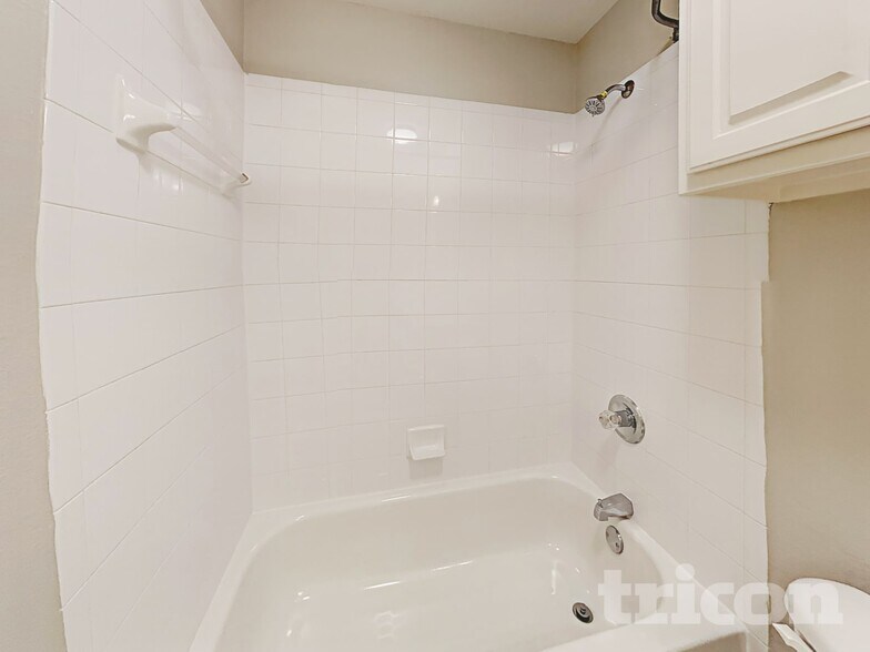 Building Photo - 5004 Saddlehorn Dr