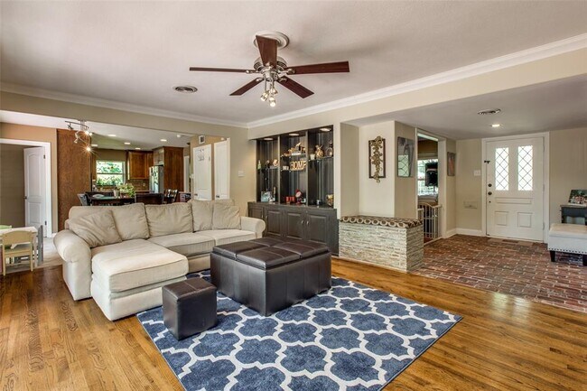Building Photo - 6006 Boca Raton Dr
