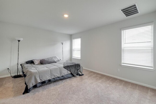 Building Photo - 128 Checkers Cv