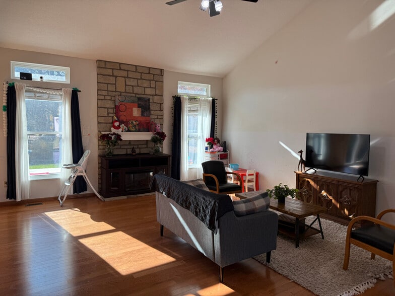 Building Photo - 2298 Maxwell Ave