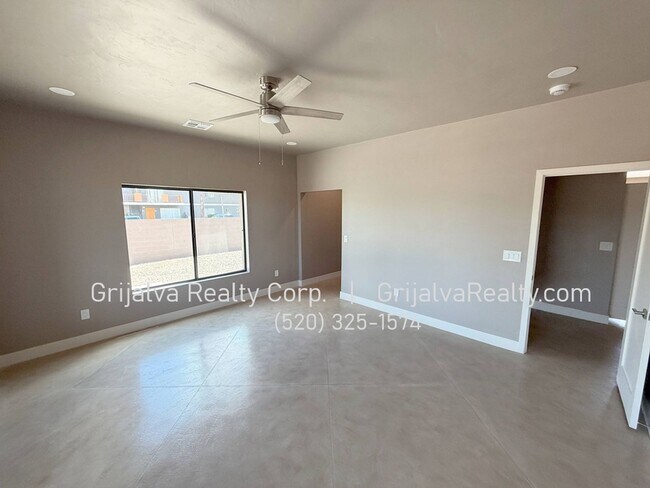 Building Photo - 3861 E 3rd St