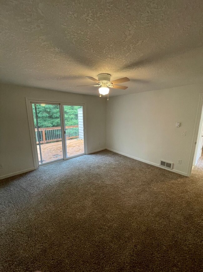 Building Photo - KellyCreek03