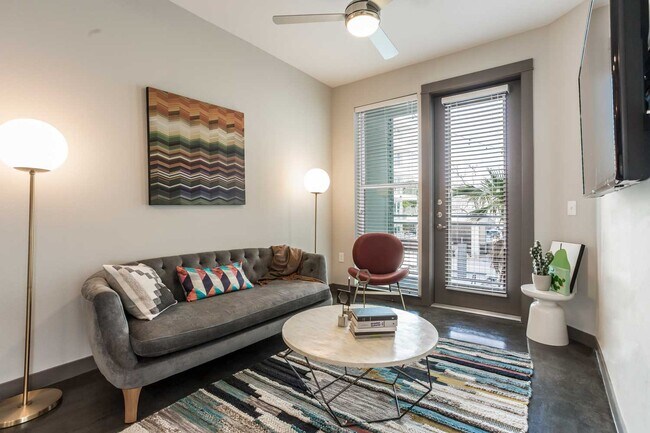 Building Photo - Your Downtown Lifestyle Begins Now