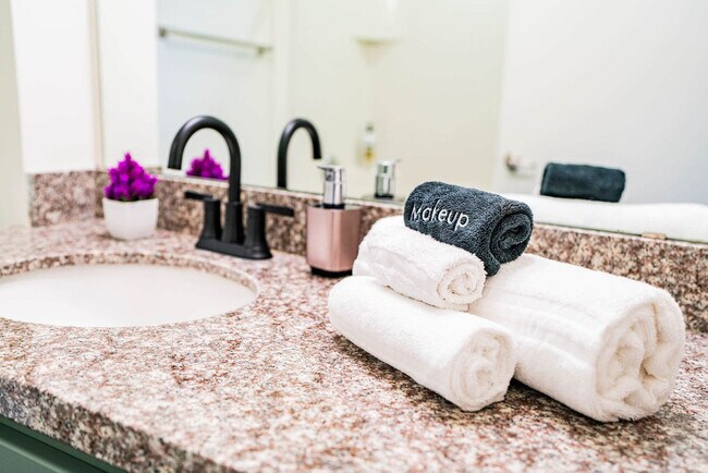 Building Photo - 333 E Roosevelt St