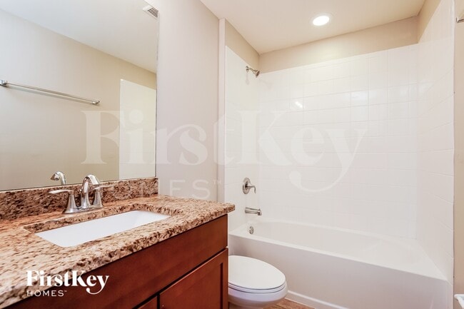 Building Photo - 2026 NW 10th Ave