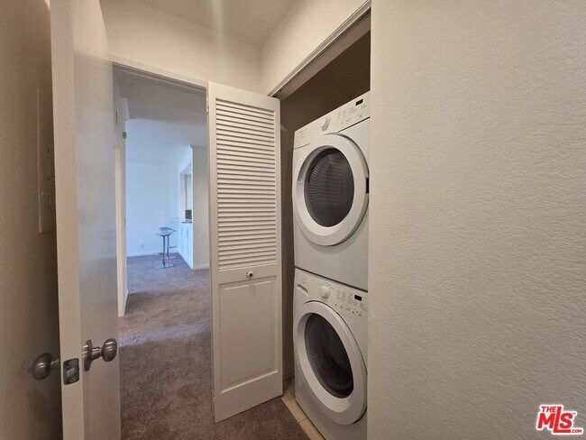 Building Photo - 8505 Gulana Ave