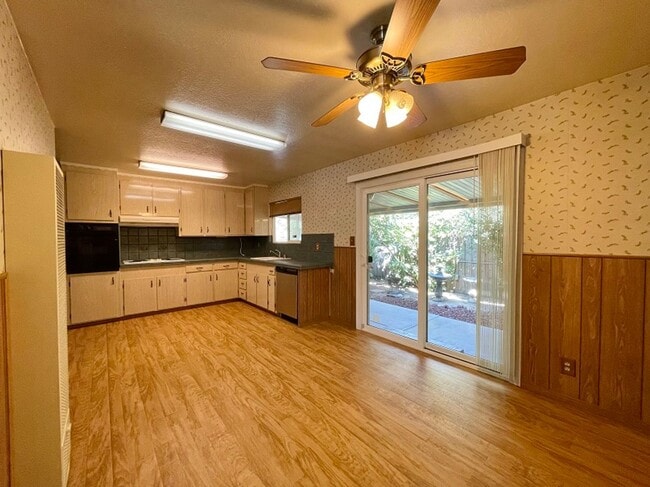 Building Photo - 3063 Linda Vista Ave