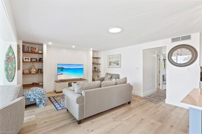 Building Photo - 1910 Gulf Shore Blvd N