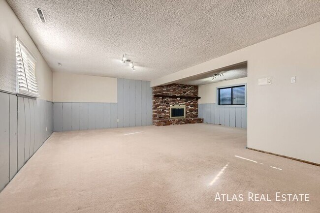 Building Photo - 330 E Rockrimmon Blvd