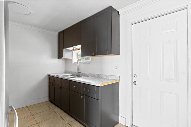 Building Photo - 4184 SW 49th Ct