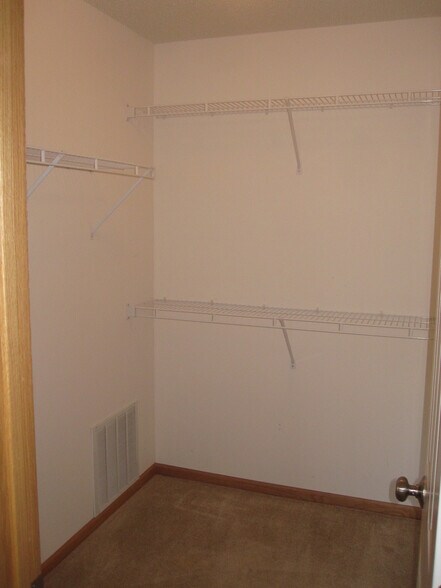 Building Photo - 3553 Sterling Heights Dr