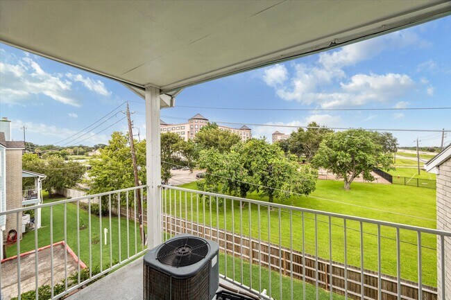 Building Photo - 18617 Egret Bay Blvd