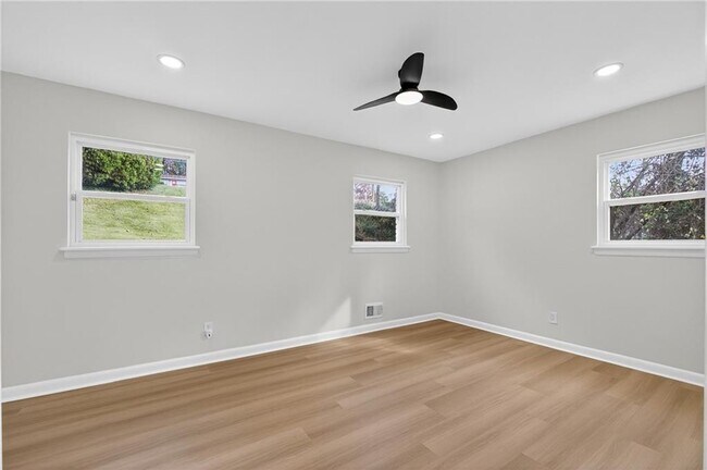 Building Photo - 2967 Flat Shoals Rd