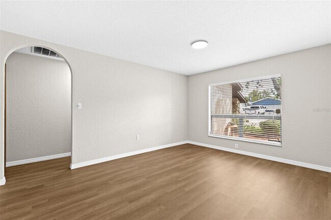 Building Photo - 8829 Bermuda Ln