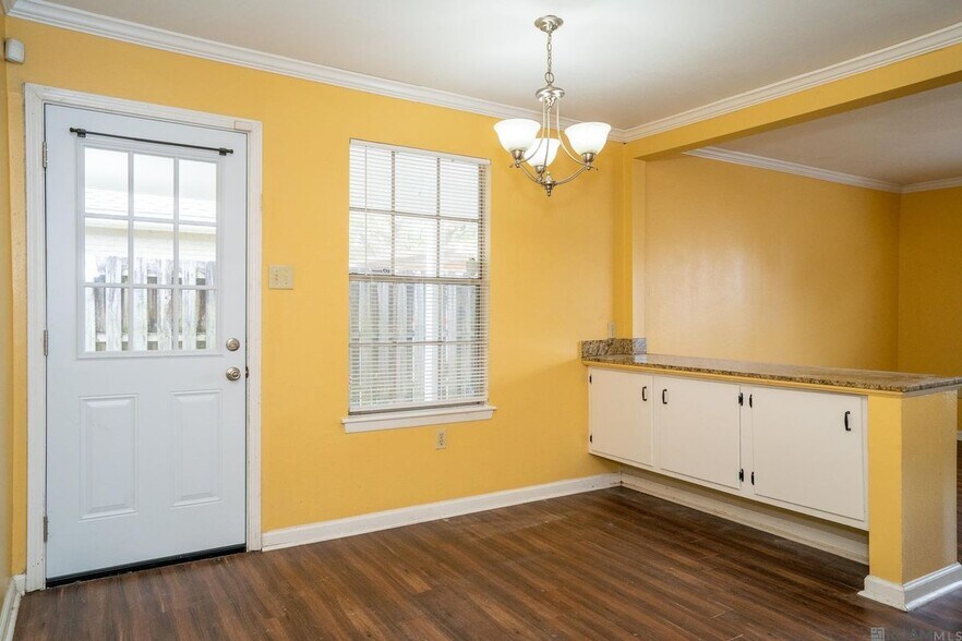Building Photo - 4630 Southpark Dr