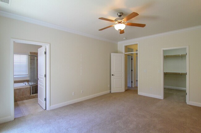 Building Photo - 4 Bedroom Mary Lake Home on Cul-De-Sac