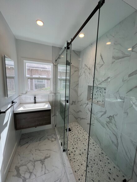 Building Photo - 428 N Glenwood Plz