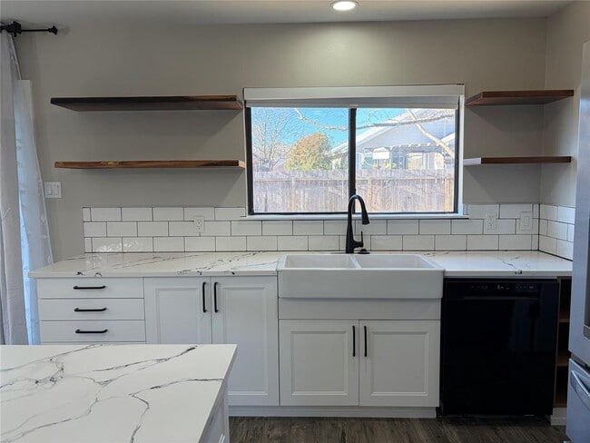 Building Photo - 1307 Lakeside Loop