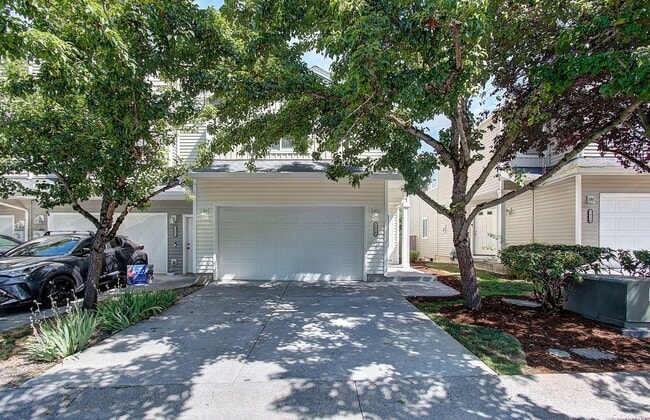 Primary Photo - Beautiful Townhome- 3 Bedrooms