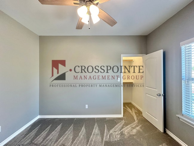 Building Photo - 3 Bedroom 2.5 Bathroom Townhomes at Villa Rosa!