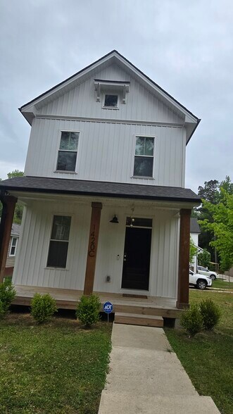 Building Photo - 1420 Maplewood Dr