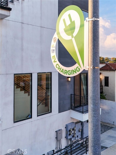 Building Photo - 2400 Glendale Ct