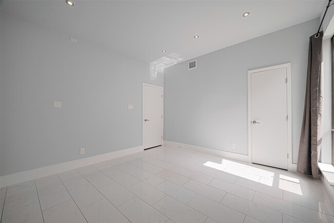 Building Photo - 1014 Fleetwood Pl Dr