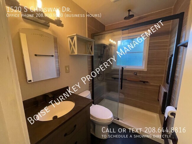Building Photo - 1520 Chrisway Dr