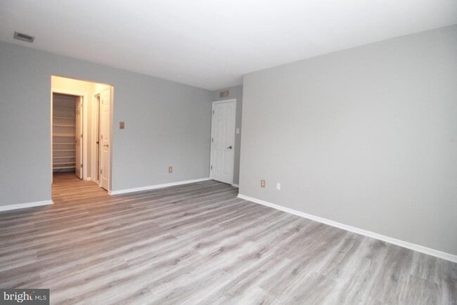 Building Photo - 262 Andover Pl