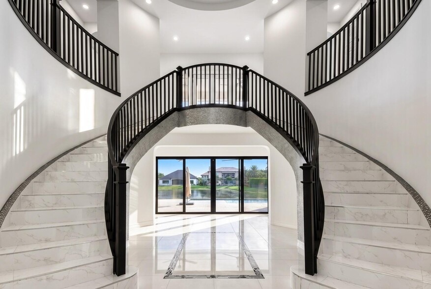 Building Photo - 9065 Watercrest Cir E