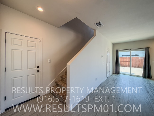 Building Photo - Stunning 4 Bedroom Home in Winding Meadow Village