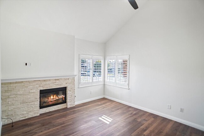 Building Photo - 27221 Camden Pl