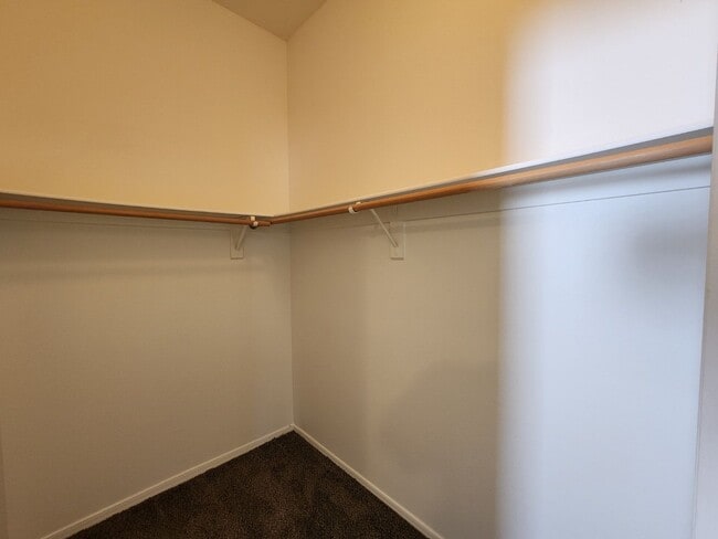 Building Photo - Lovely Single Story Home