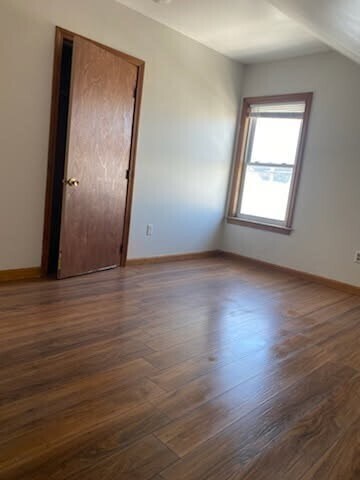 Building Photo - 52 Forest St