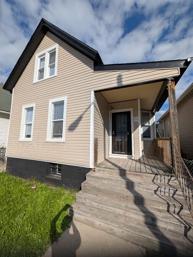 Building Photo - 2454 N Holton St