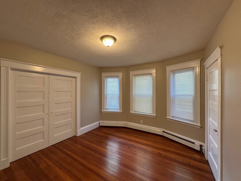 Building Photo - 97 Marion St