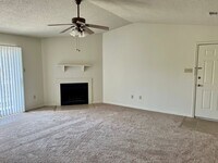 Building Photo - Spacious 2 BR with great location near LSU and downtown Baton Rouge