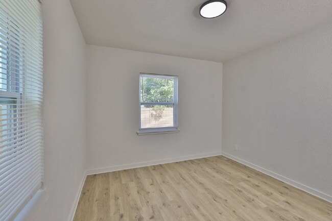 Building Photo - 867 53rd Terrace N