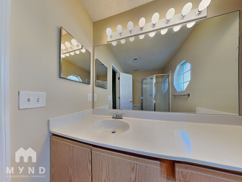 Building Photo - 12244 Pine Bluff St