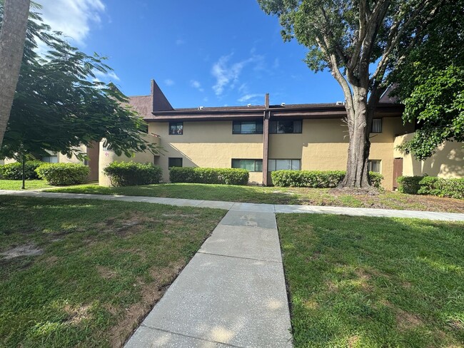 Building Photo - 3 BR / 2 BA Ground-Floor Condo | Screened ...