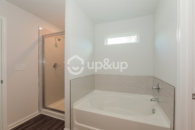Building Photo - Fantastic 4bd/2.5ba home! Let yourself in!