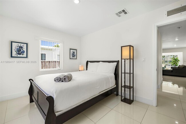 Building Photo - 1924 SW 20th St