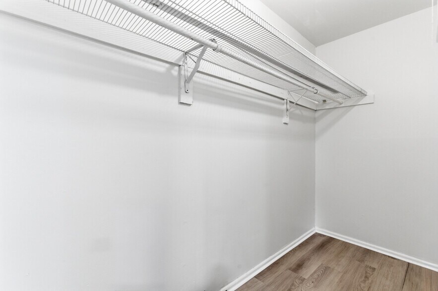 Building Photo - 491 College Dr