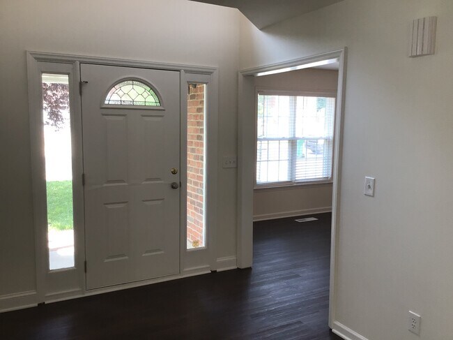 Building Photo - 6682 Knob Hill Ct