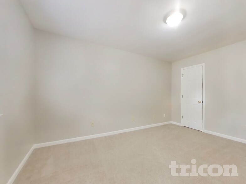 Building Photo - 510 Surveyor Walk