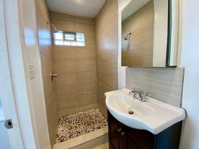 Bathroom shower view - 2019 N 2nd St