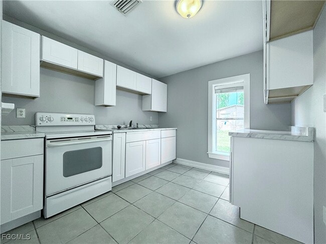 Building Photo - 448 Ellis St